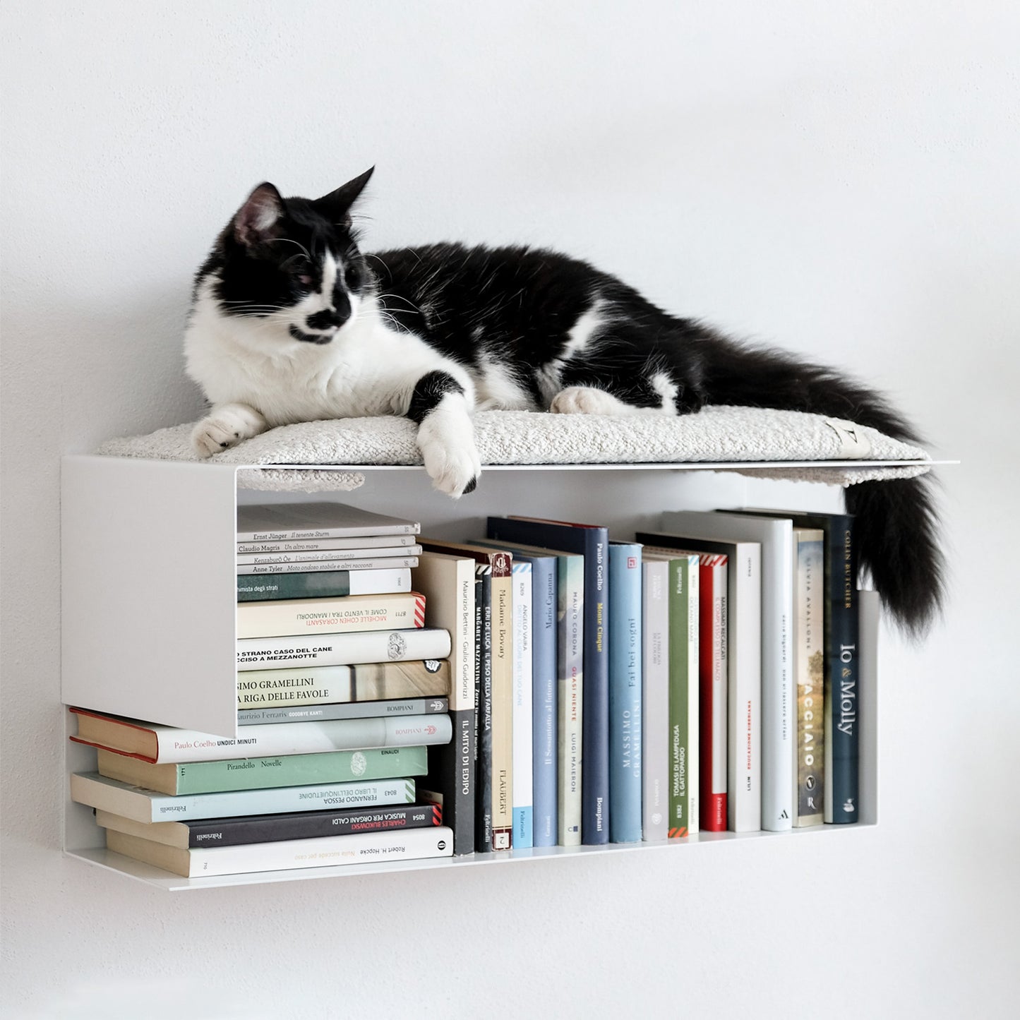 TERRAZZO | libreria, cuccia sospesa per gatti